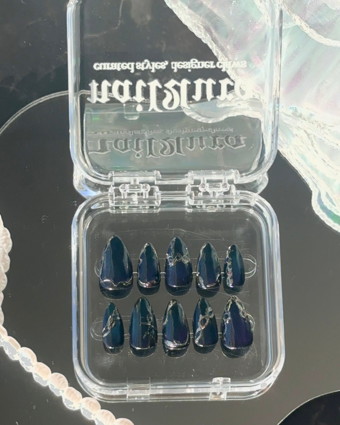 Lustrous Illusion